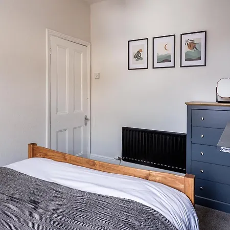 3 Bedroom Perfect For Contractors דירה *