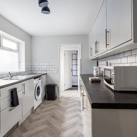 3 Bedroom Perfect For Contractors דירה