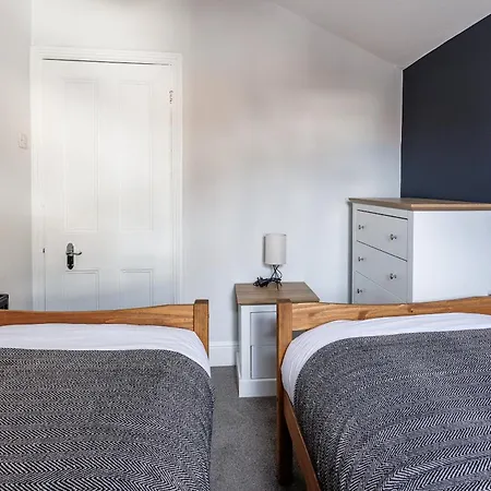 3 Bedroom Perfect For Contractors Apartment Redcar
